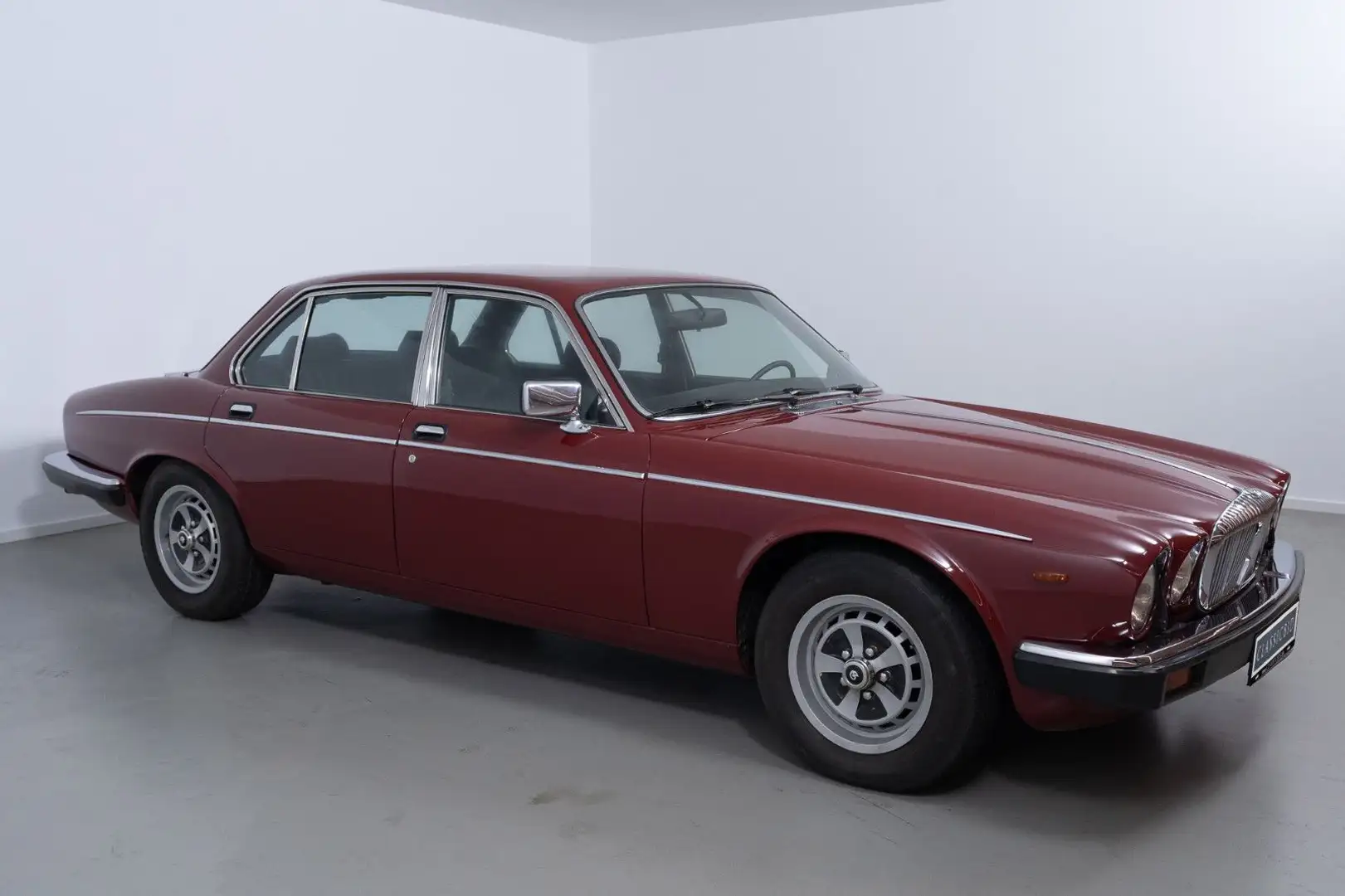 Jaguar XJ12 Daimler Rot - 2