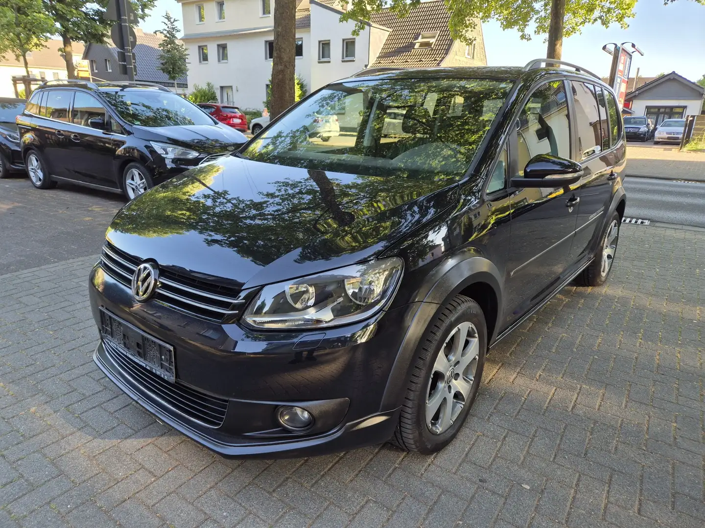 Volkswagen Cross Touran 1.6 TDI DPF Tüv und Zahnriemen Neu/7Sıtzer/ Schwarz - 2
