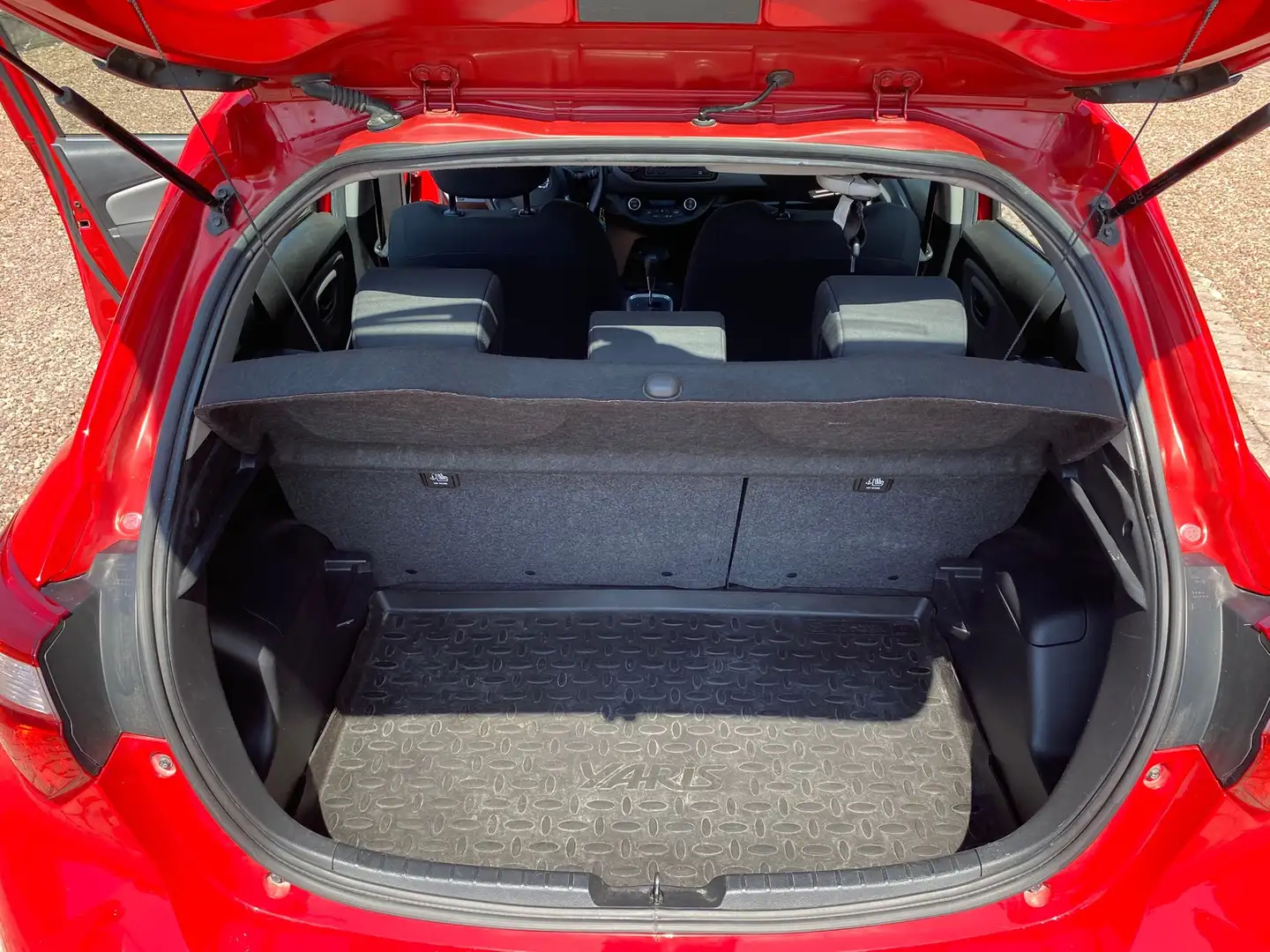 Toyota Yaris Yaris 5p 1.5h Active my18 Rosso - 2