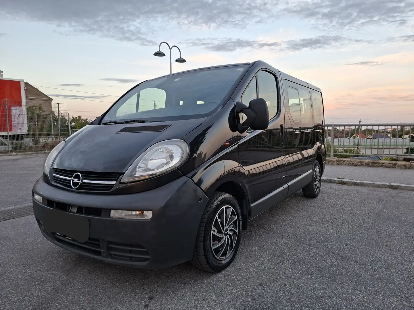 Opel Vivaro 1.9 Diesel Neue Pickel 04/27 - 2