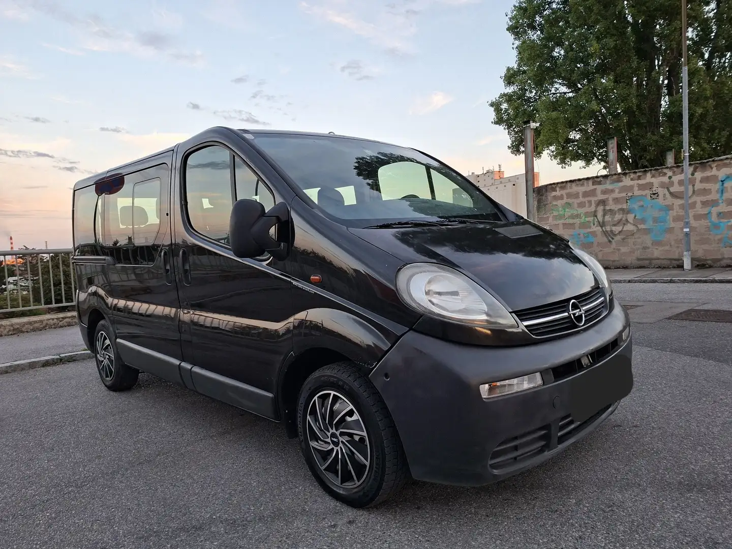 Opel Vivaro 1.9 Diesel Neue Pickel 04/27 - 1