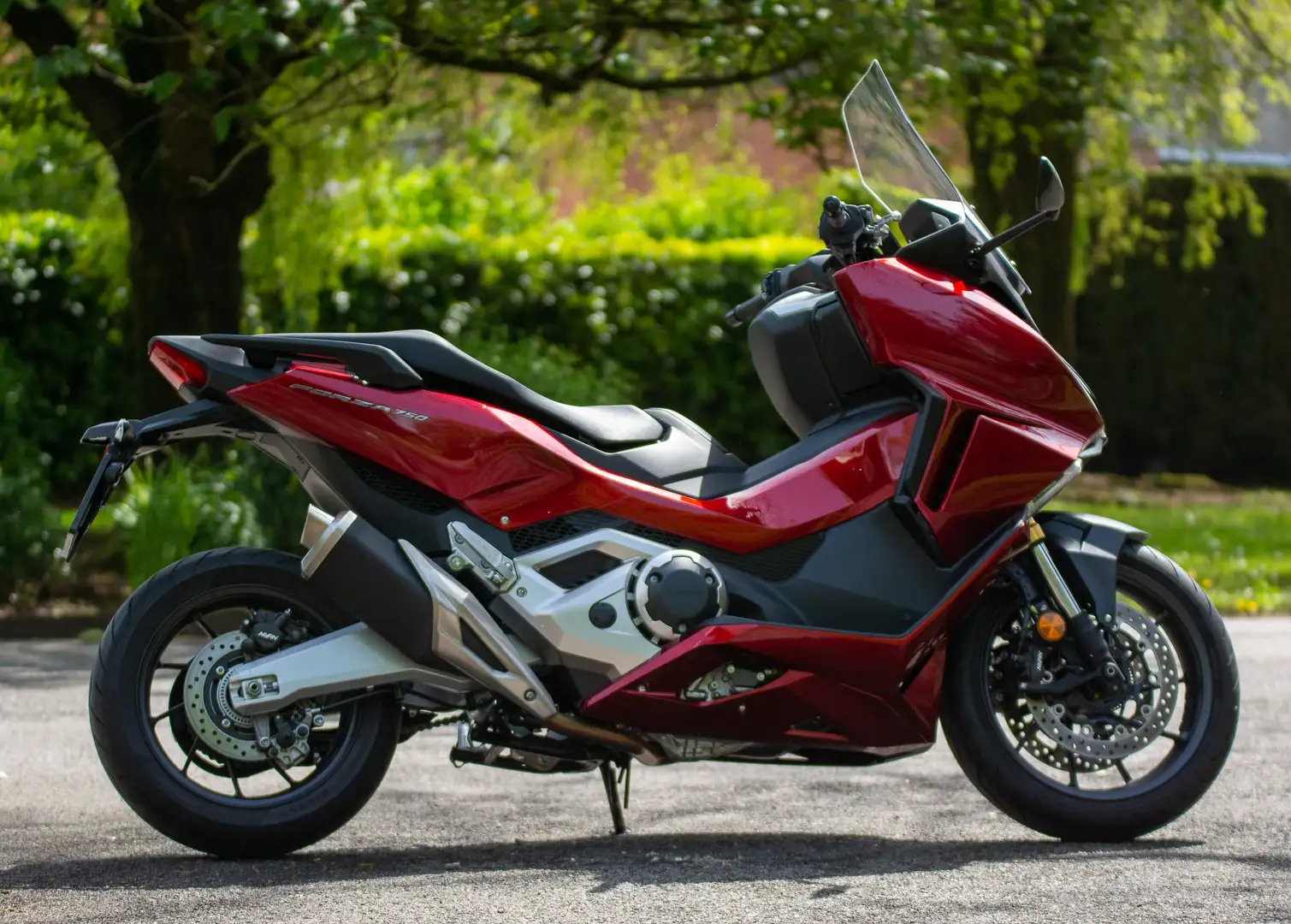 Honda Forza 750 Červená - 1