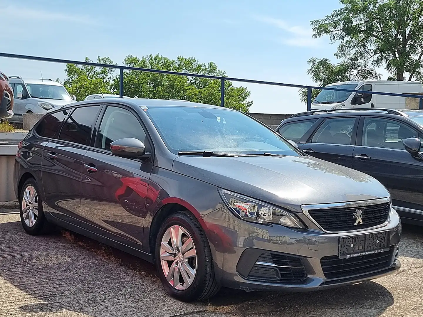 Peugeot 308 SW 1,5 BlueHDI 130 Style S&S Grau - 1