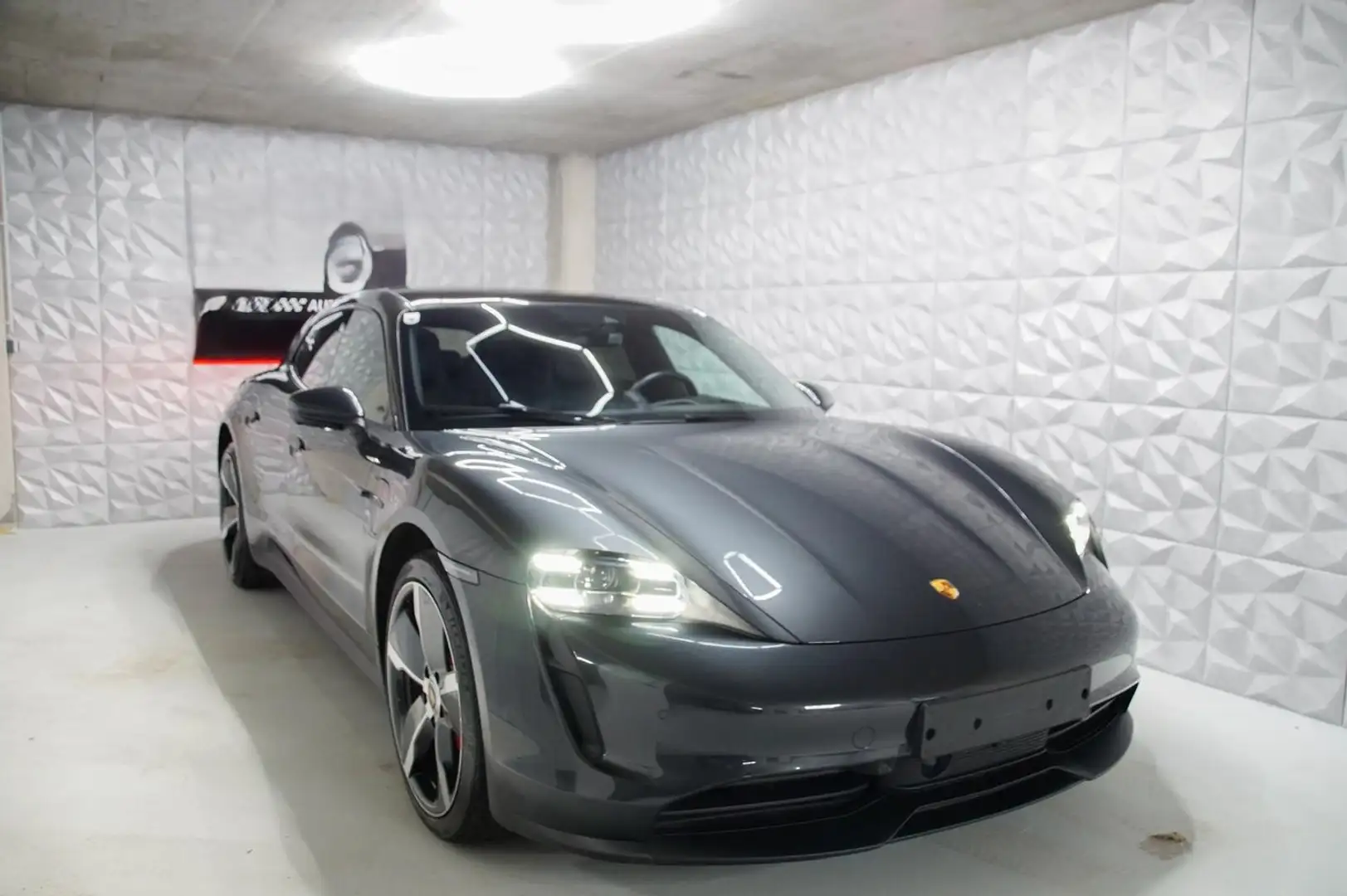 Porsche Taycan Sport Turismo 4 S Grau - 1