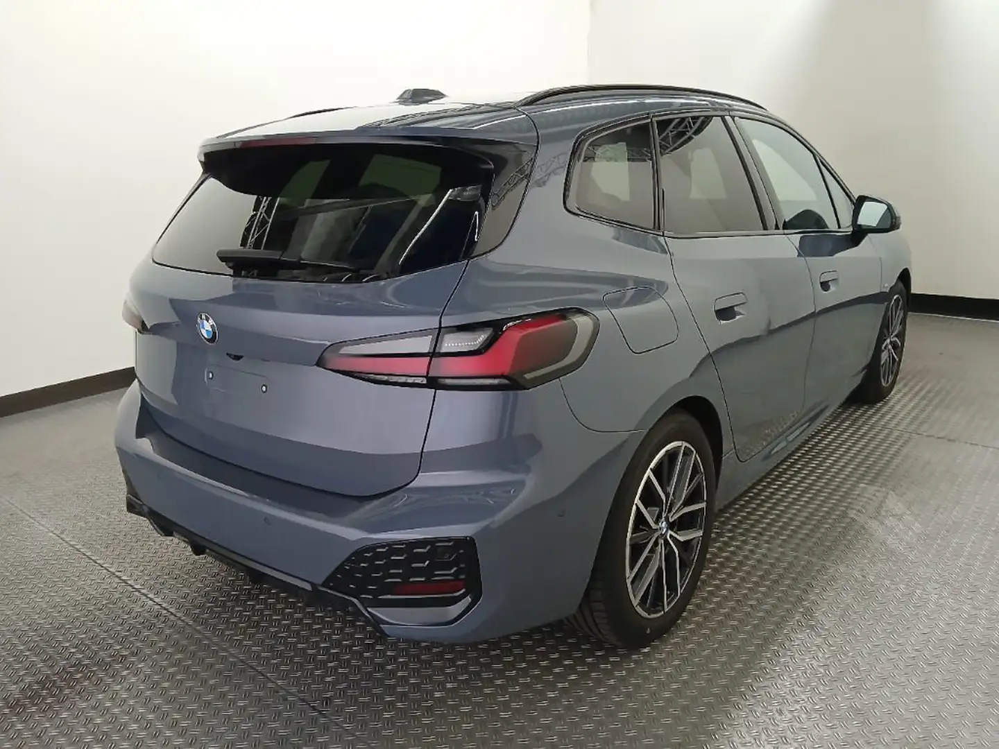 BMW 218 i Active Tourer M Sport AHK/ASSISTPROF/PANO Grau - 2