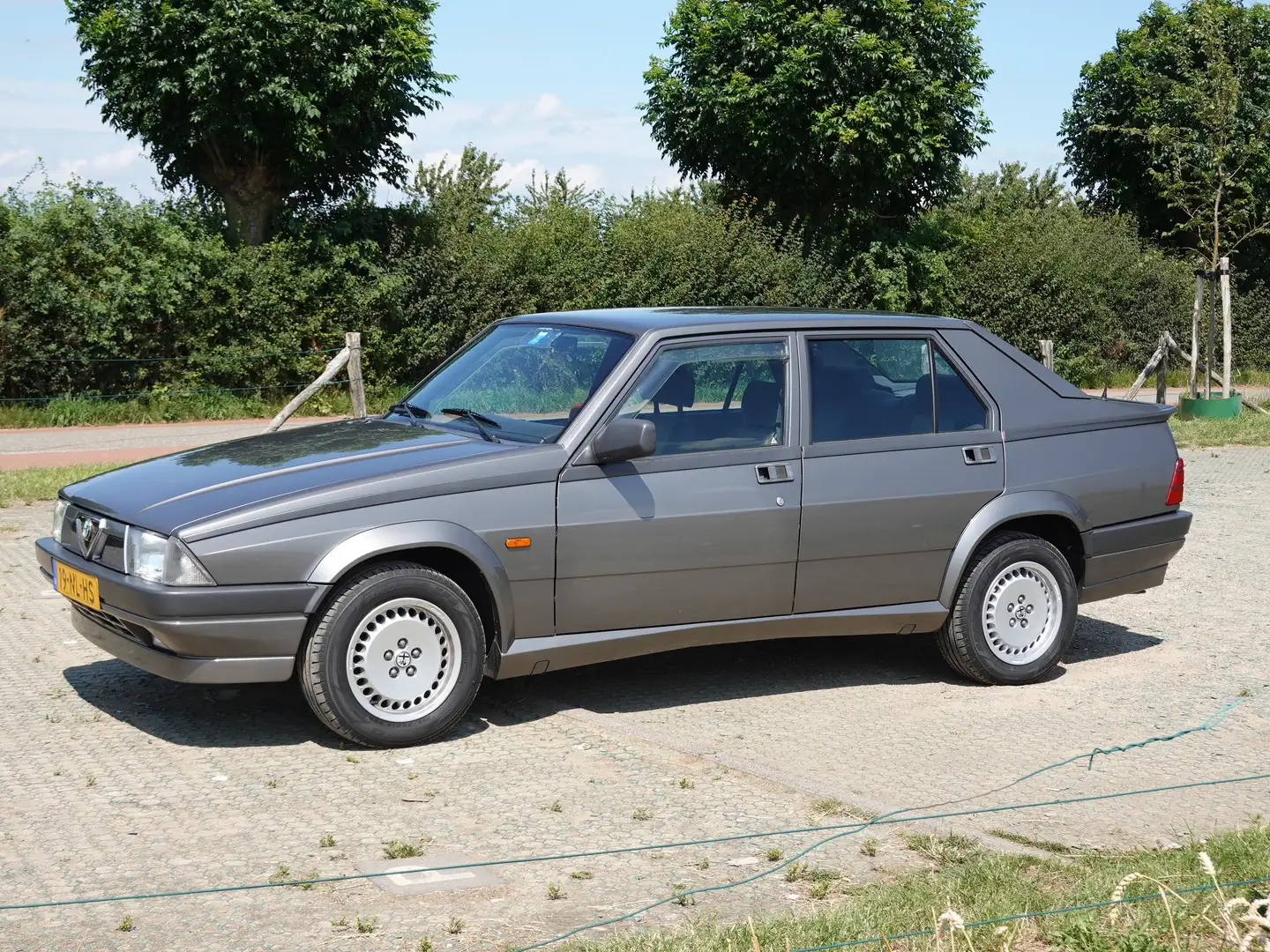 Alfa Romeo 75 Twin Spark spotless class 2 Grijs - 2