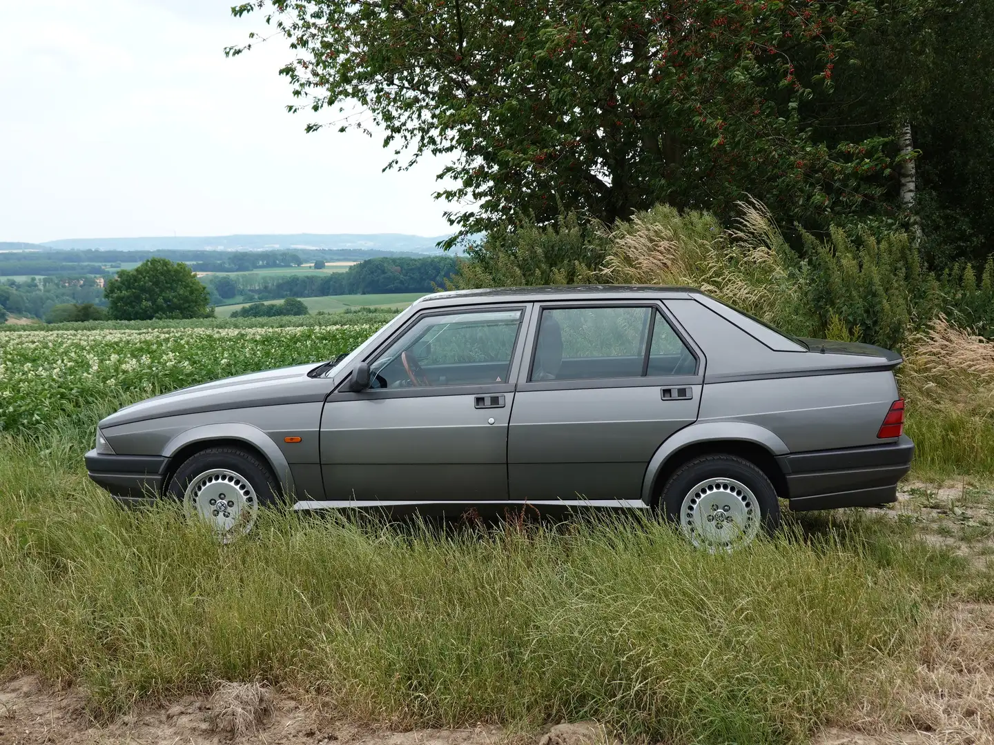 Alfa Romeo 75 Twin Spark unrestored class 2 Gris - 1