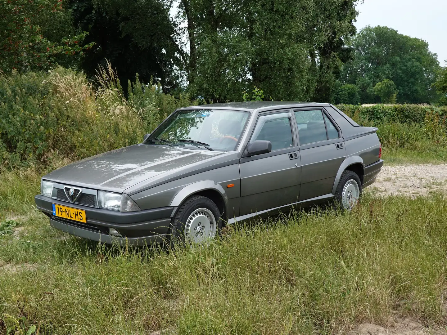 Alfa Romeo 75 Twin Spark unrestored class 2 Gris - 2