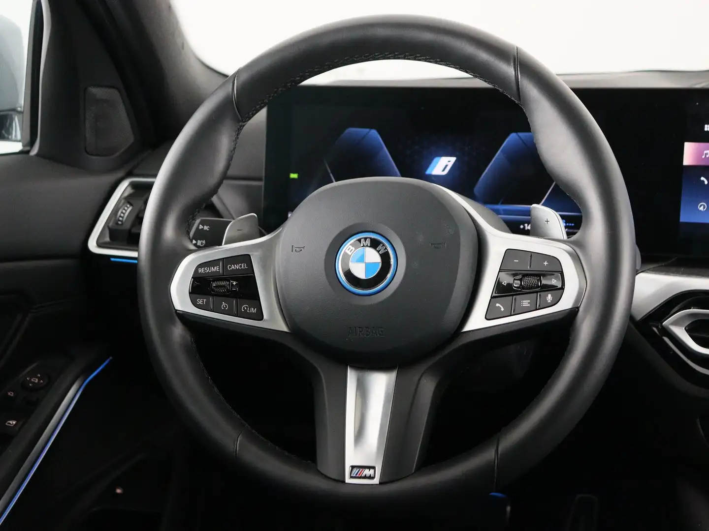BMW 320 3 Serie 320e Sedan M Sport Šedá - 2