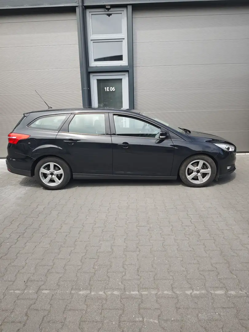Ford Focus Turnier 2.0 TDCi DPF Start-Stopp-System Aut. Titan - 2