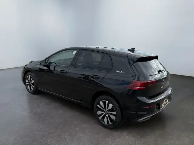 Volkswagen Golf view 4