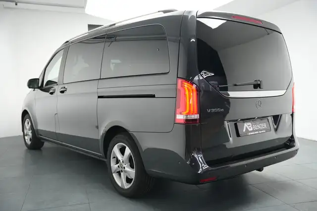 Mercedes-Benz V-Class view 7