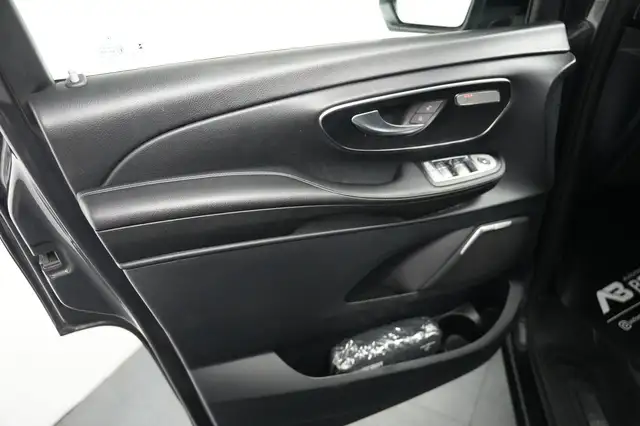 Mercedes-Benz V-Class view 13