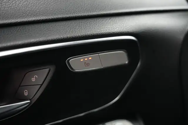 Mercedes-Benz V-Class view 14