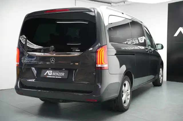 Mercedes-Benz V-Class view 9