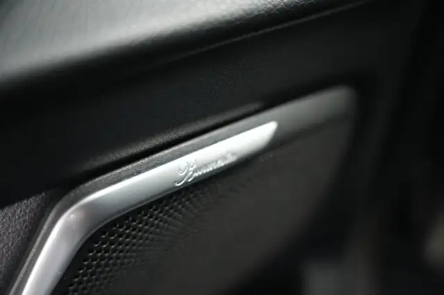 Mercedes-Benz V-Class view 15