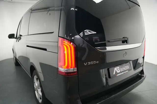 Mercedes-Benz V-Class view 12