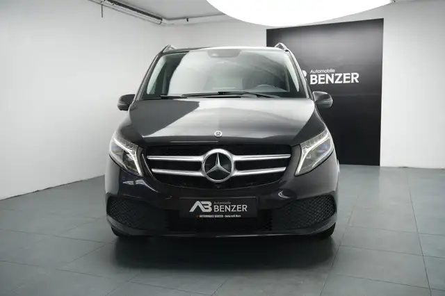 Mercedes-Benz V-Class view 3