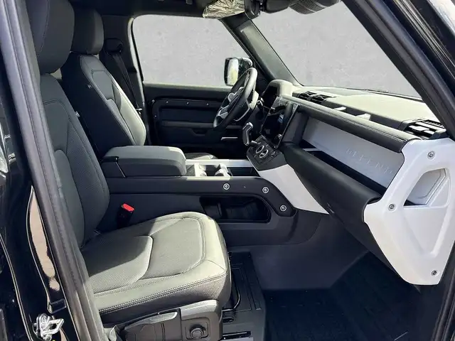 Land Rover Defender view 3