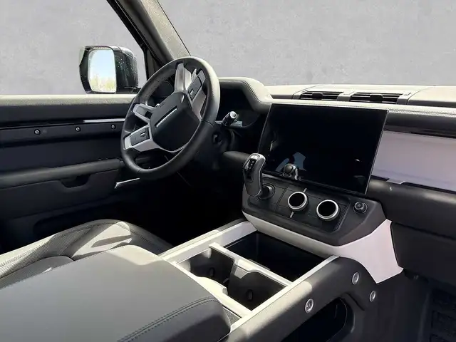 Land Rover Defender view 4