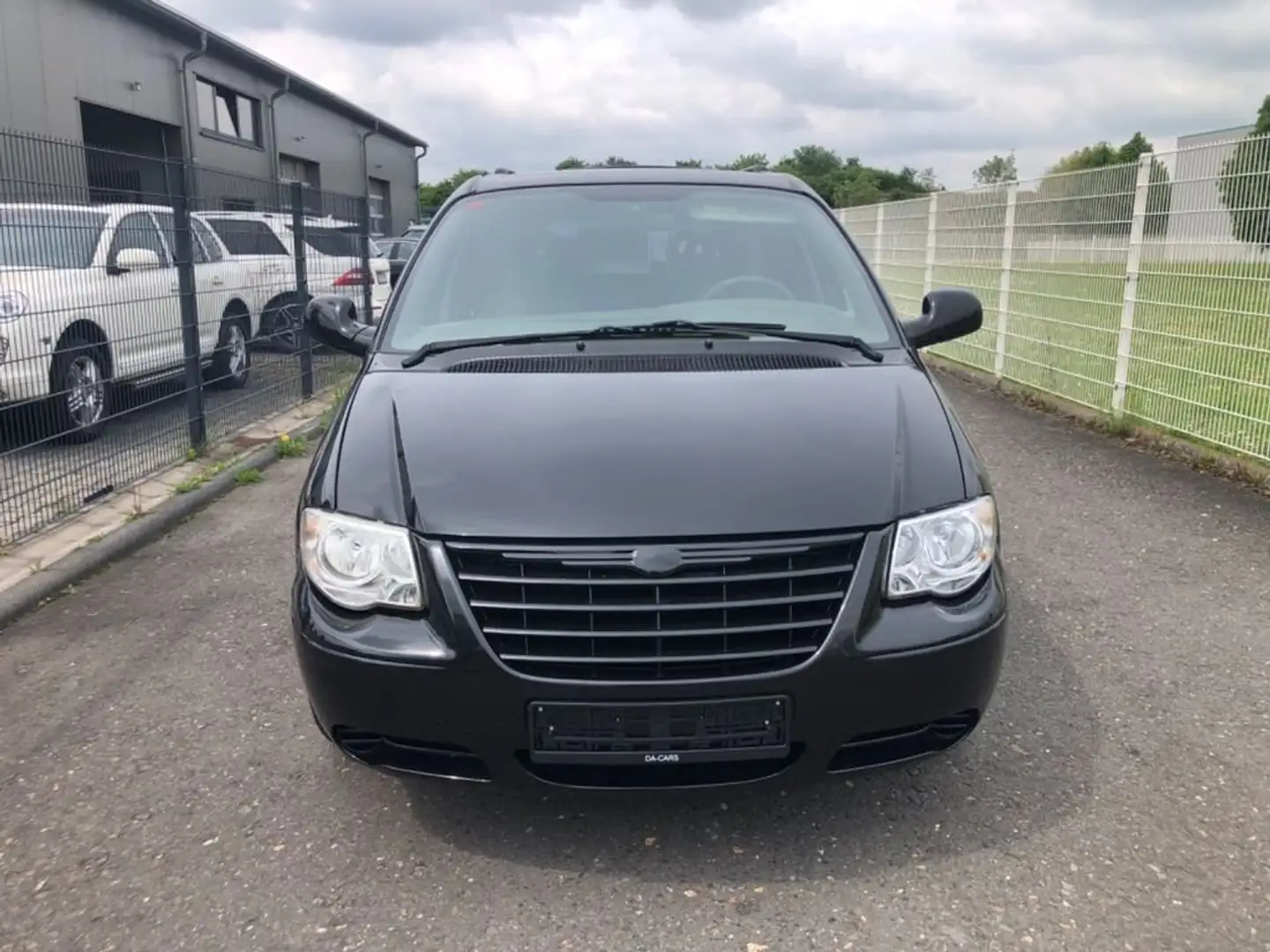 Chrysler Voyager Voyager 2.4 Classic crna - 2