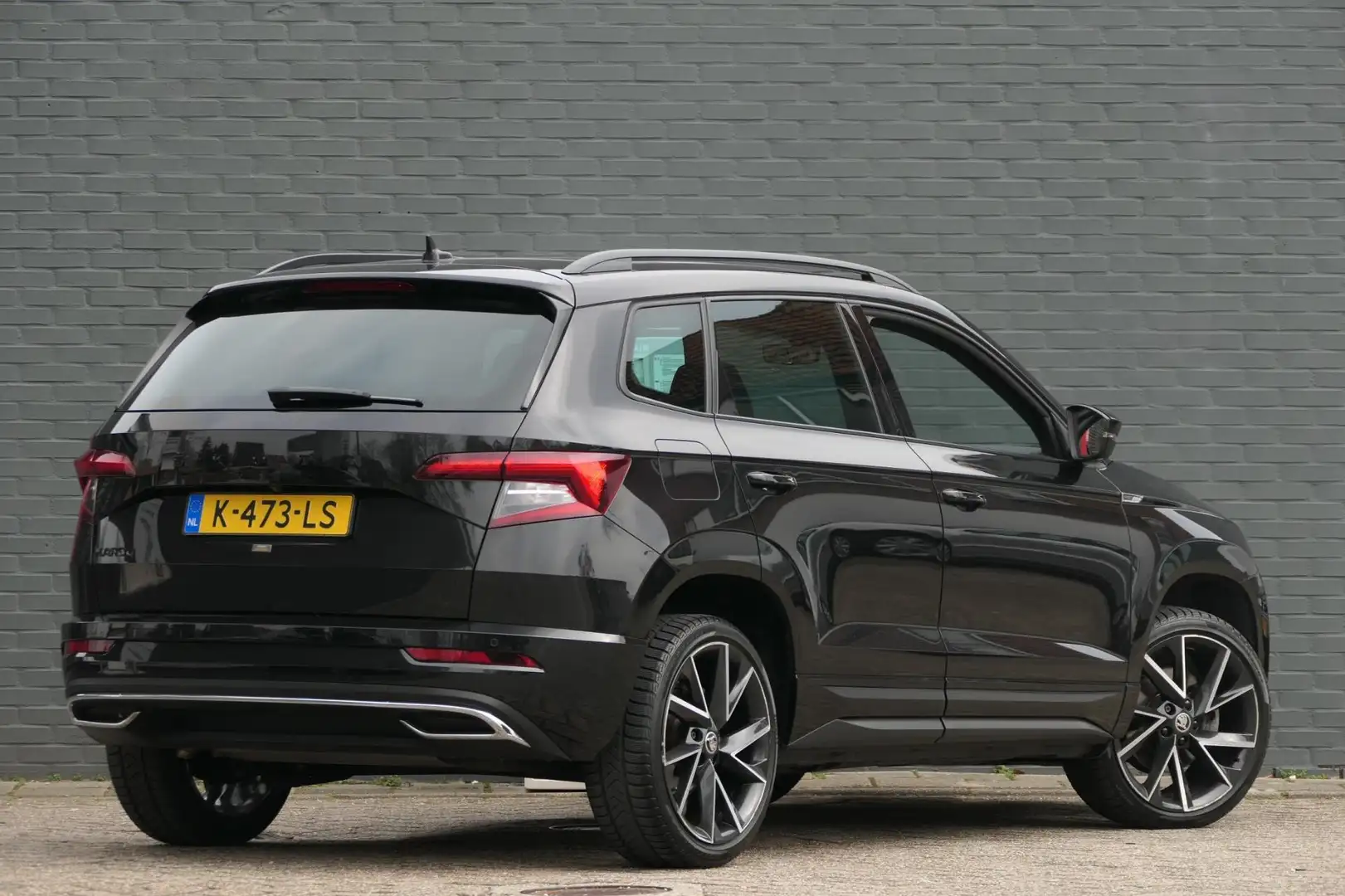 Skoda Karoq 1.5 TSI ACT Sportline Panoramadak | Virtual | ACC Schwarz - 2