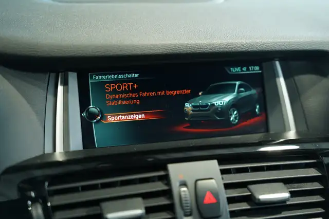 BMW X4 view 28