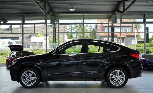 BMW X4 view 10