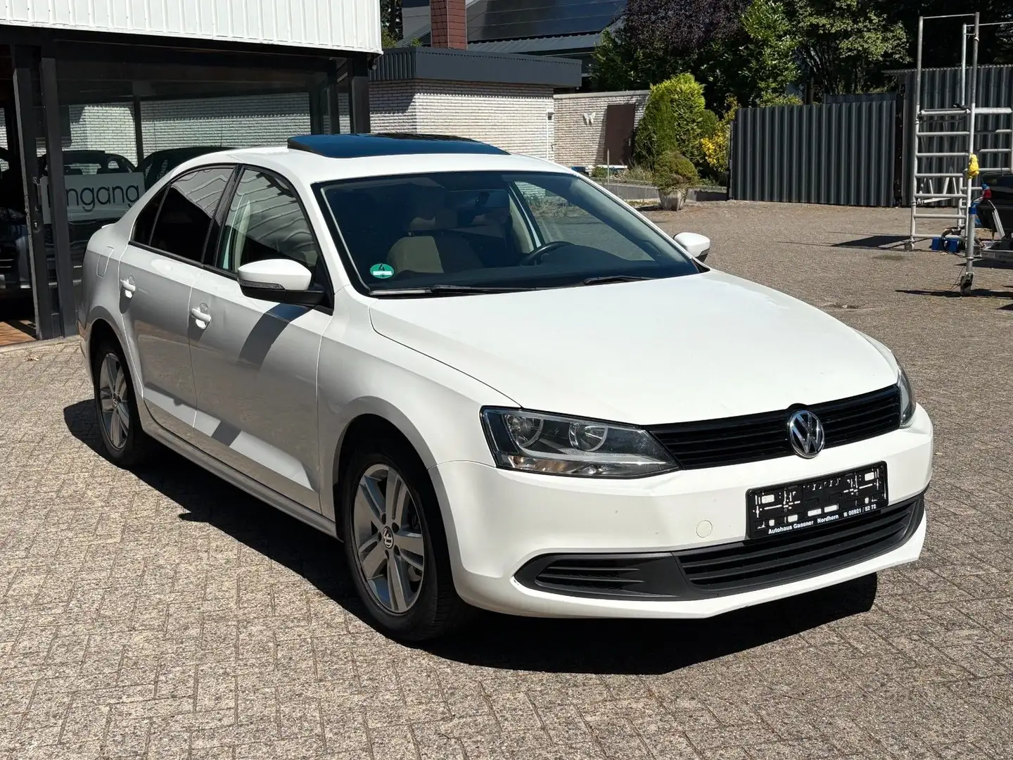 Volkswagen Jetta 2.0 TDI Highline *DSG*LEDER*SCHIEBEDACH* Wit - 2