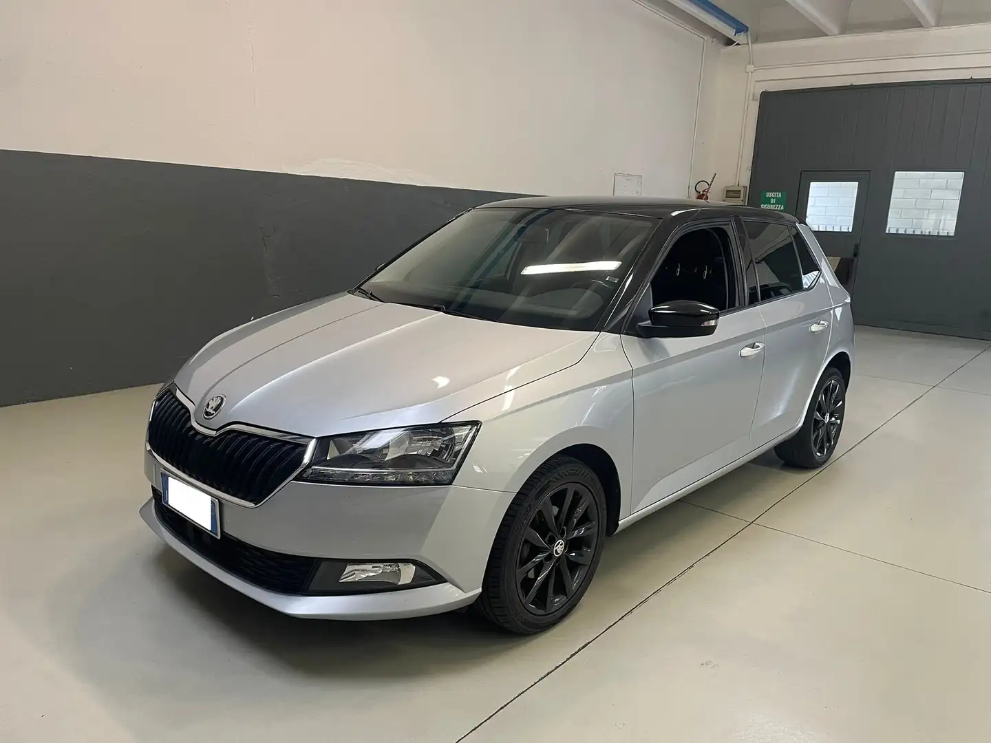 Skoda Fabia Fabia III 2015 Berlina 1.0 mpi Business 60cv my19 Plateado - 1