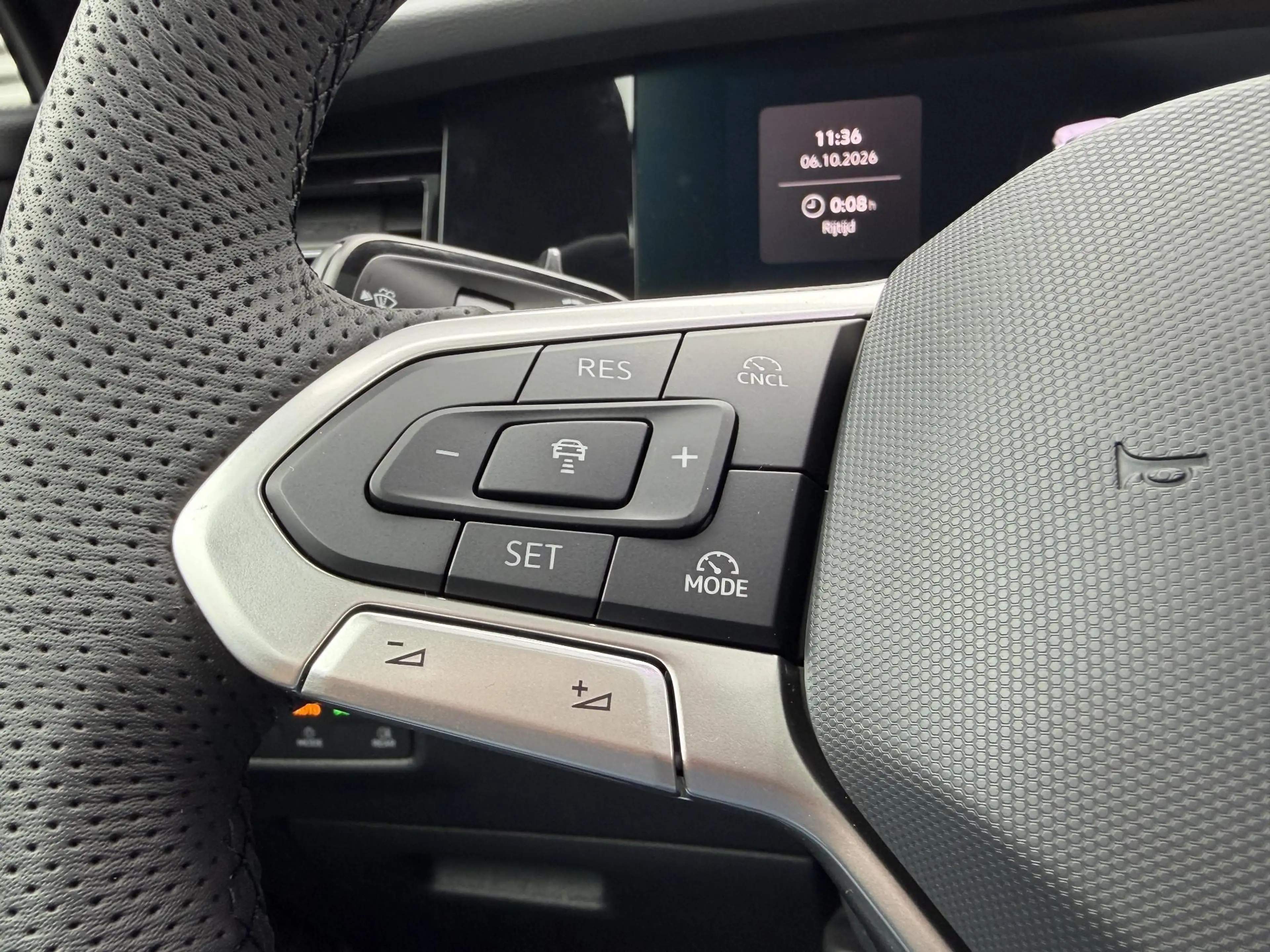 Volkswagen Tayron 1.5 eHybrid R-Line — photo 3
