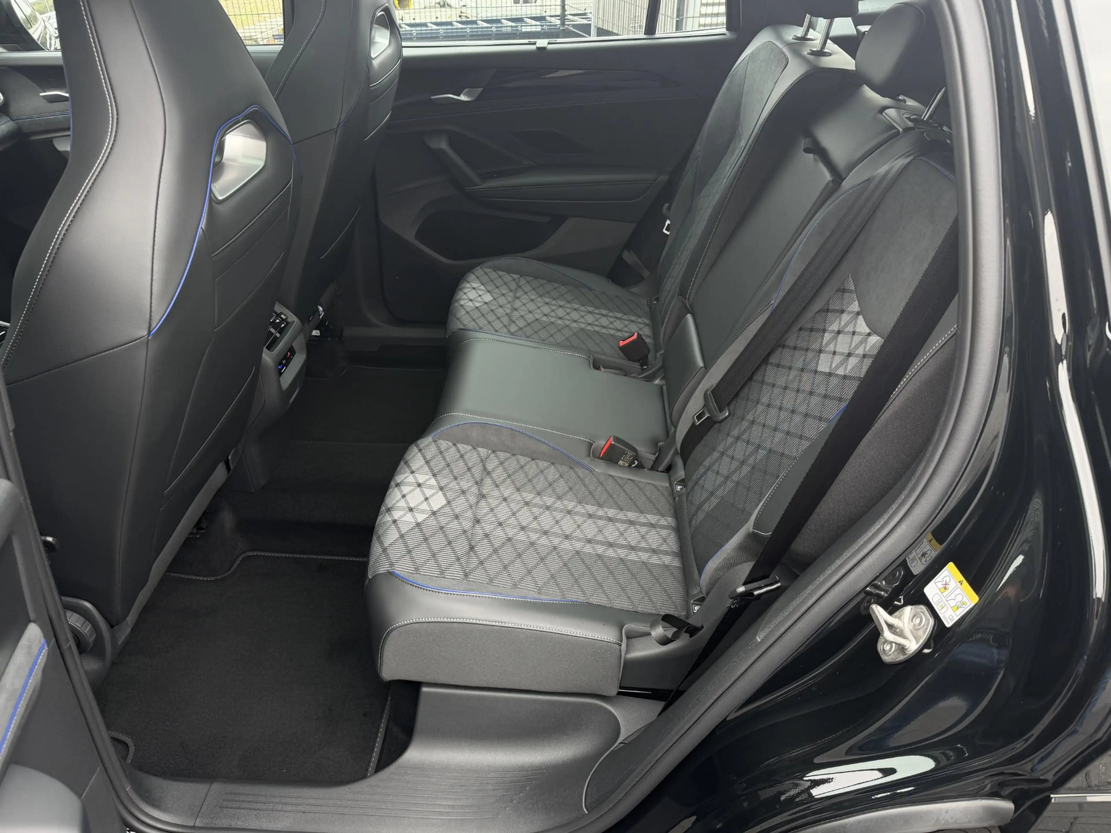 Volkswagen Tayron 1.5 eHybrid R-Line — photo 16