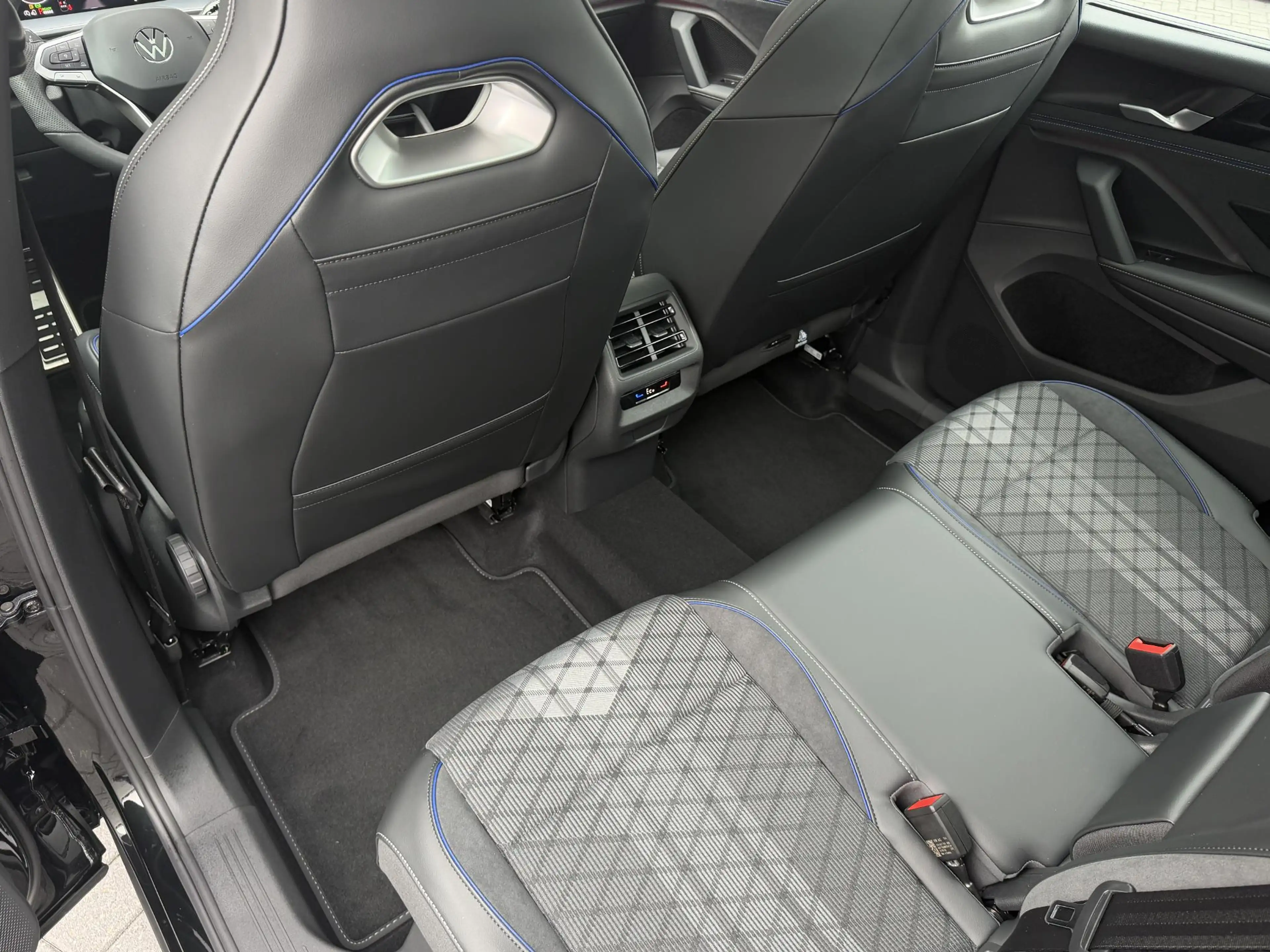 Volkswagen Tayron 1.5 eHybrid R-Line — photo 26