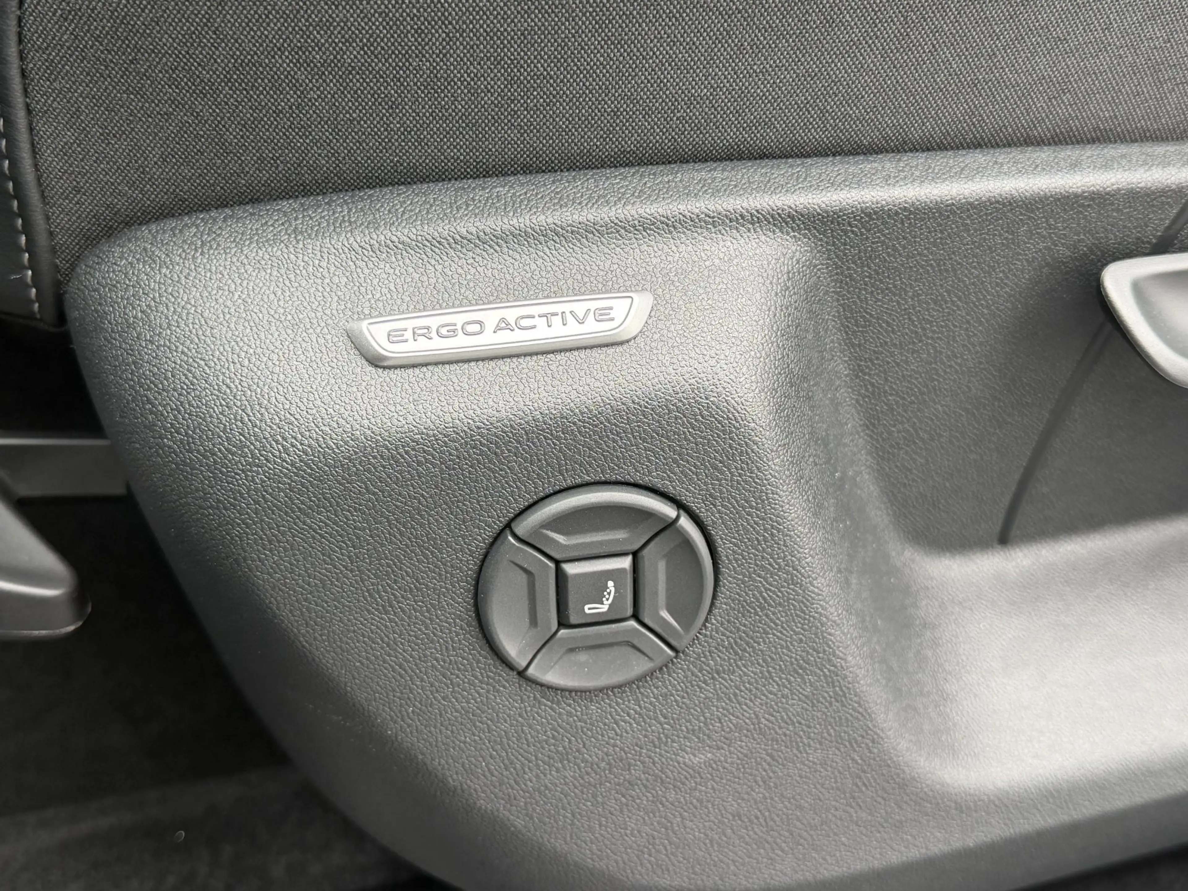 Volkswagen Tayron 1.5 eHybrid R-Line — photo 6