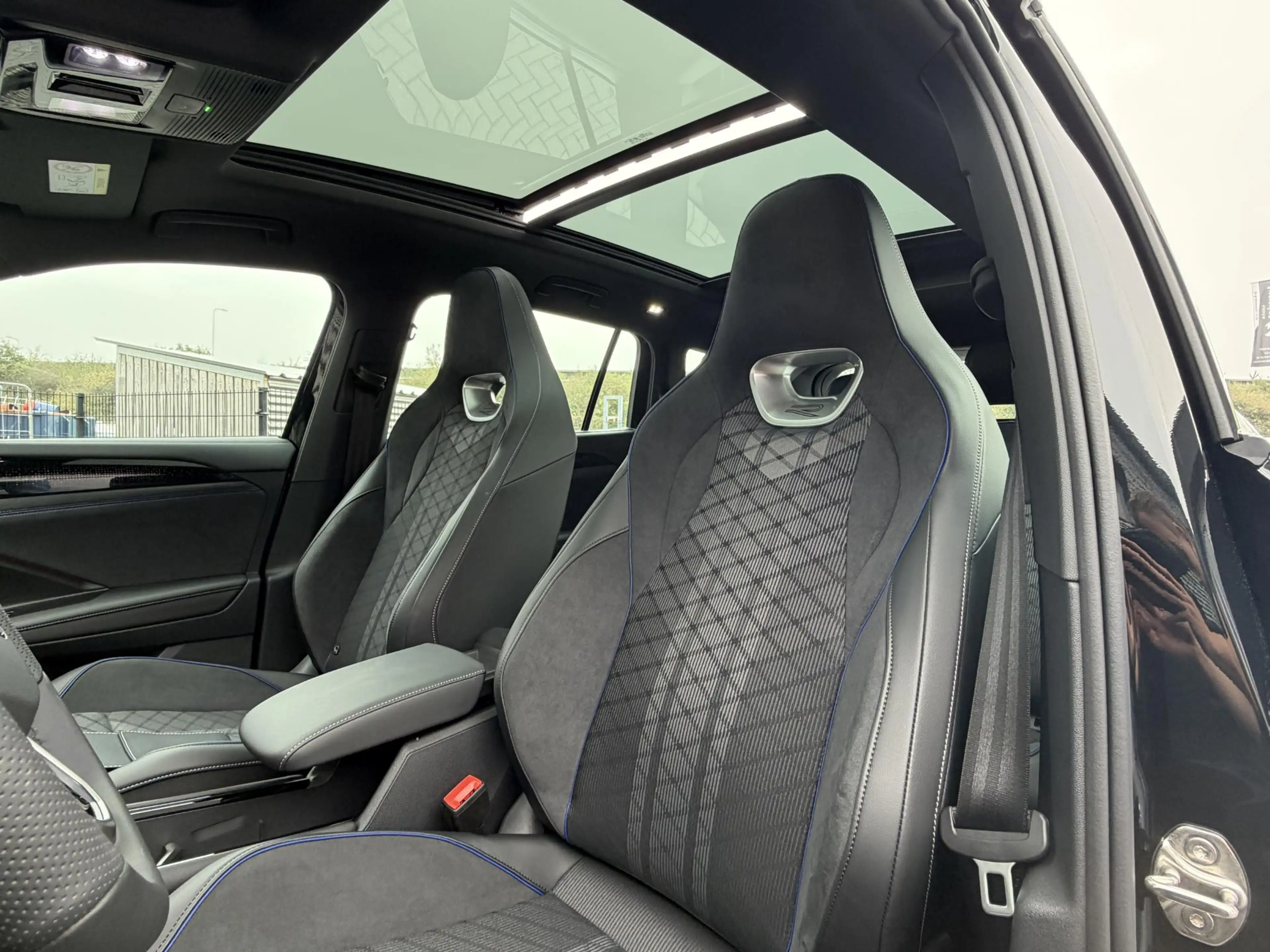 Volkswagen Tayron 1.5 eHybrid R-Line — photo 8