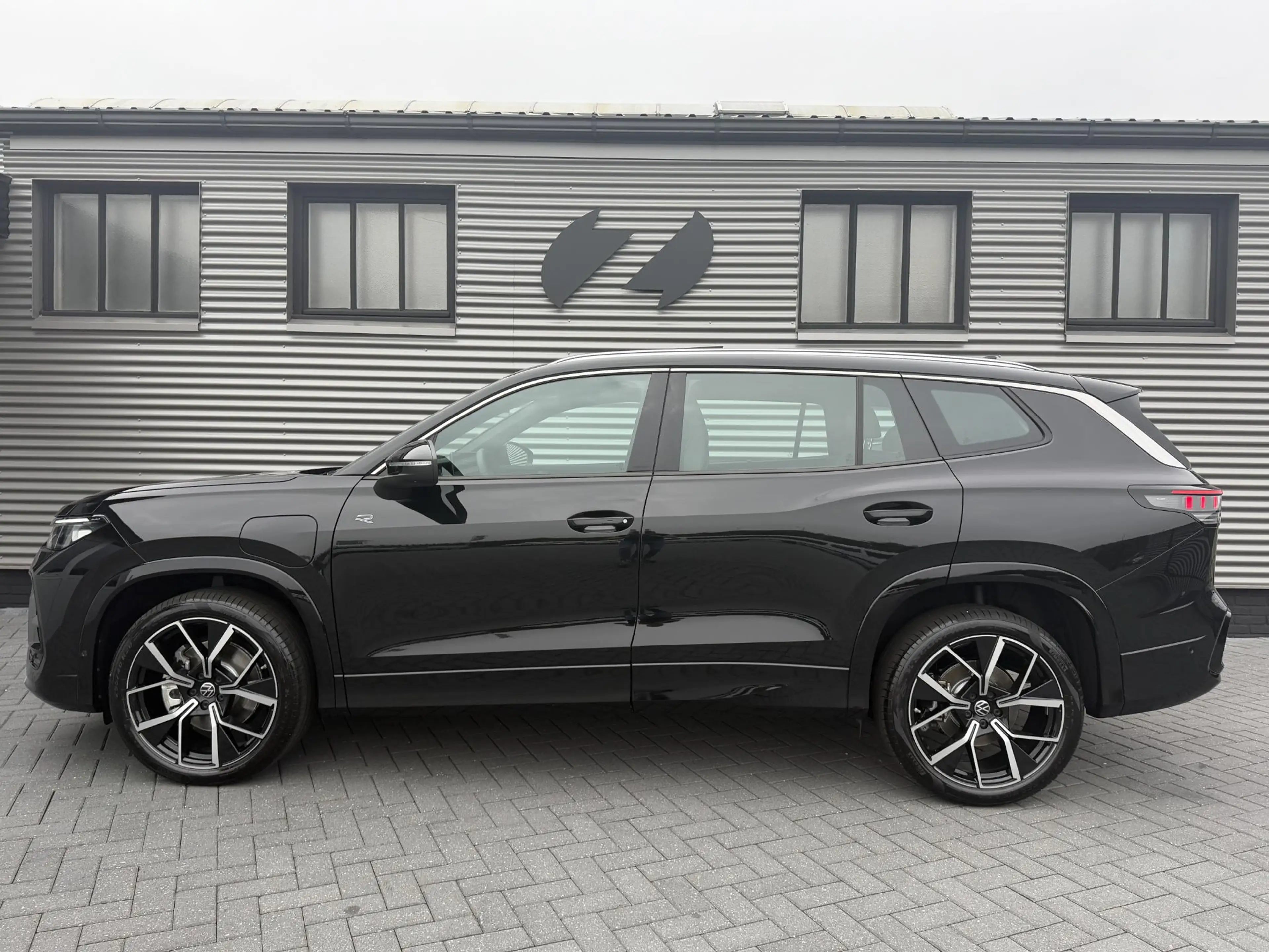 Volkswagen Tayron 1.5 eHybrid R-Line — photo 11