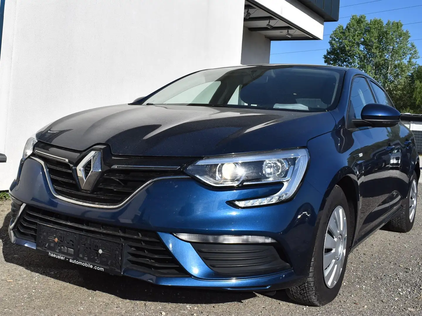 Renault Megane Life Blau - 1