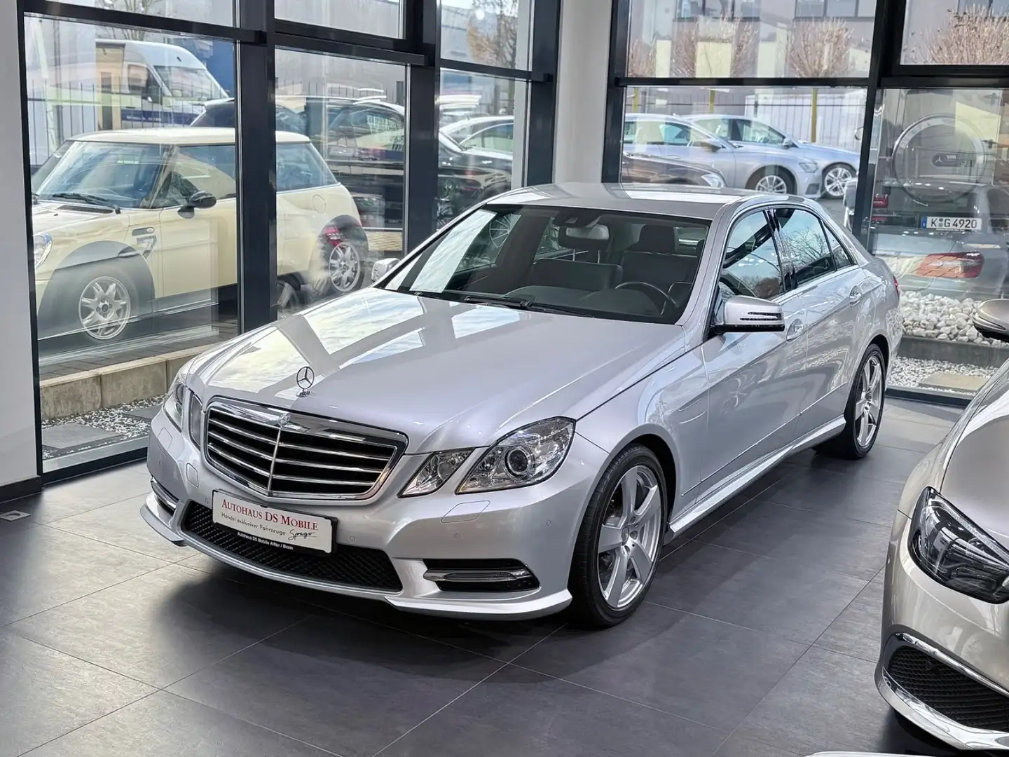 Mercedes-Benz E 200 CGI Avantg. AMG Line /Comand/Totw/2HD Argent - 1