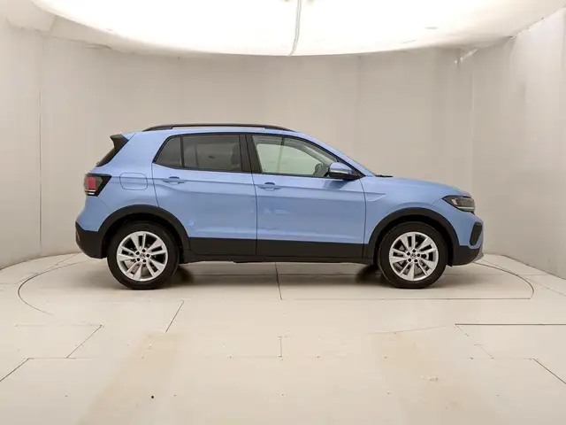 Volkswagen T-Cross view 3