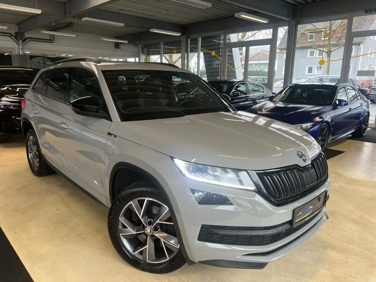 Skoda Kodiaq Skoda Kodiaq * SPORTLINE * 4x4* RS SITZE * Grigio - 1