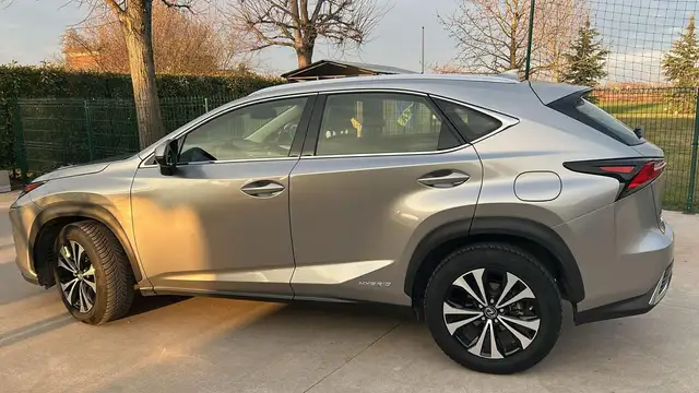 Lexus NX 300