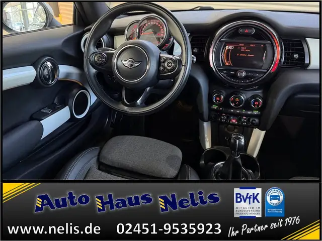 Mini Cooper Cooper view 9