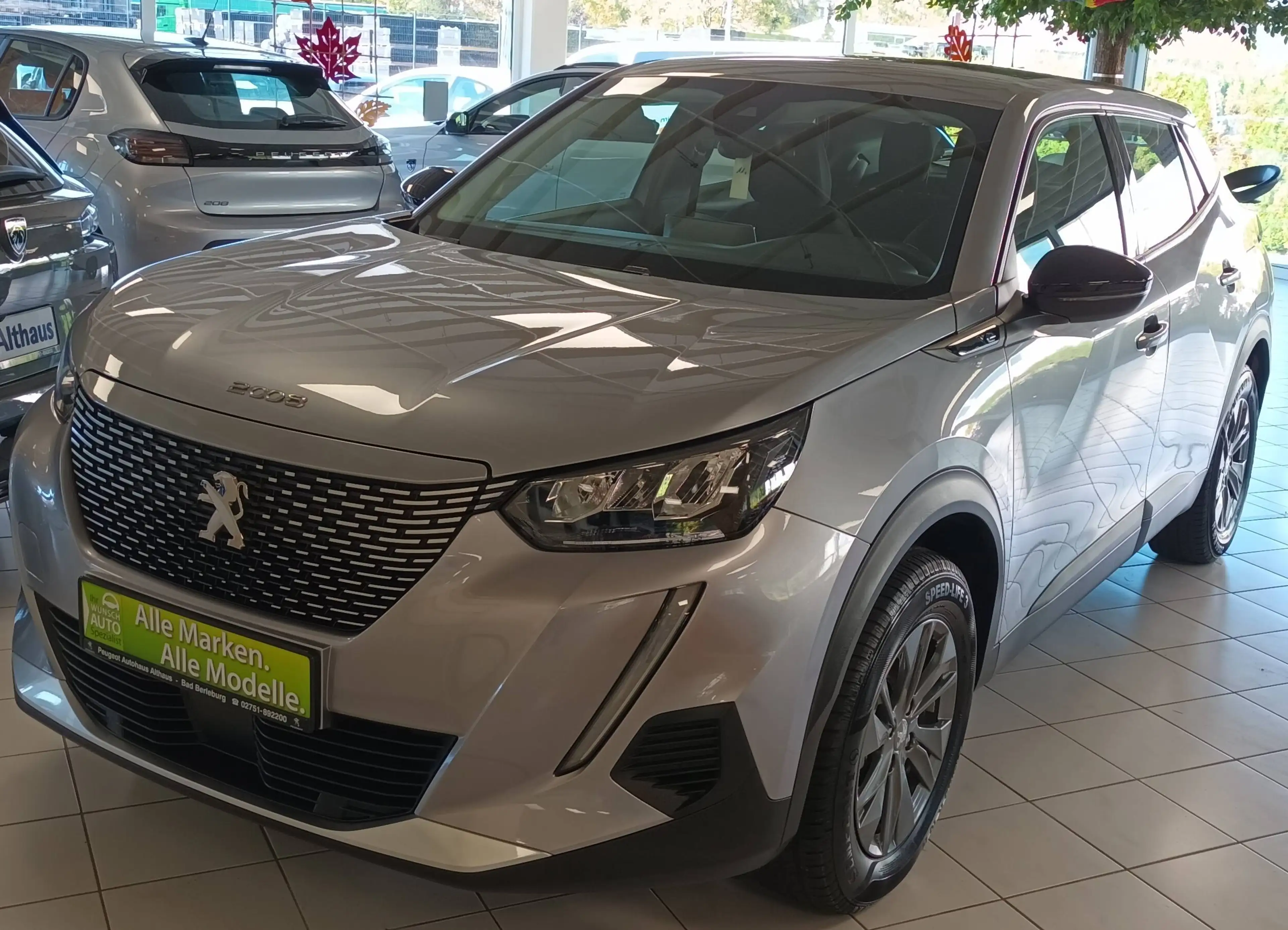 Peugeot 2008 Active Pack Elektro 136 Scheckheft gepflegt aus 1. Hand