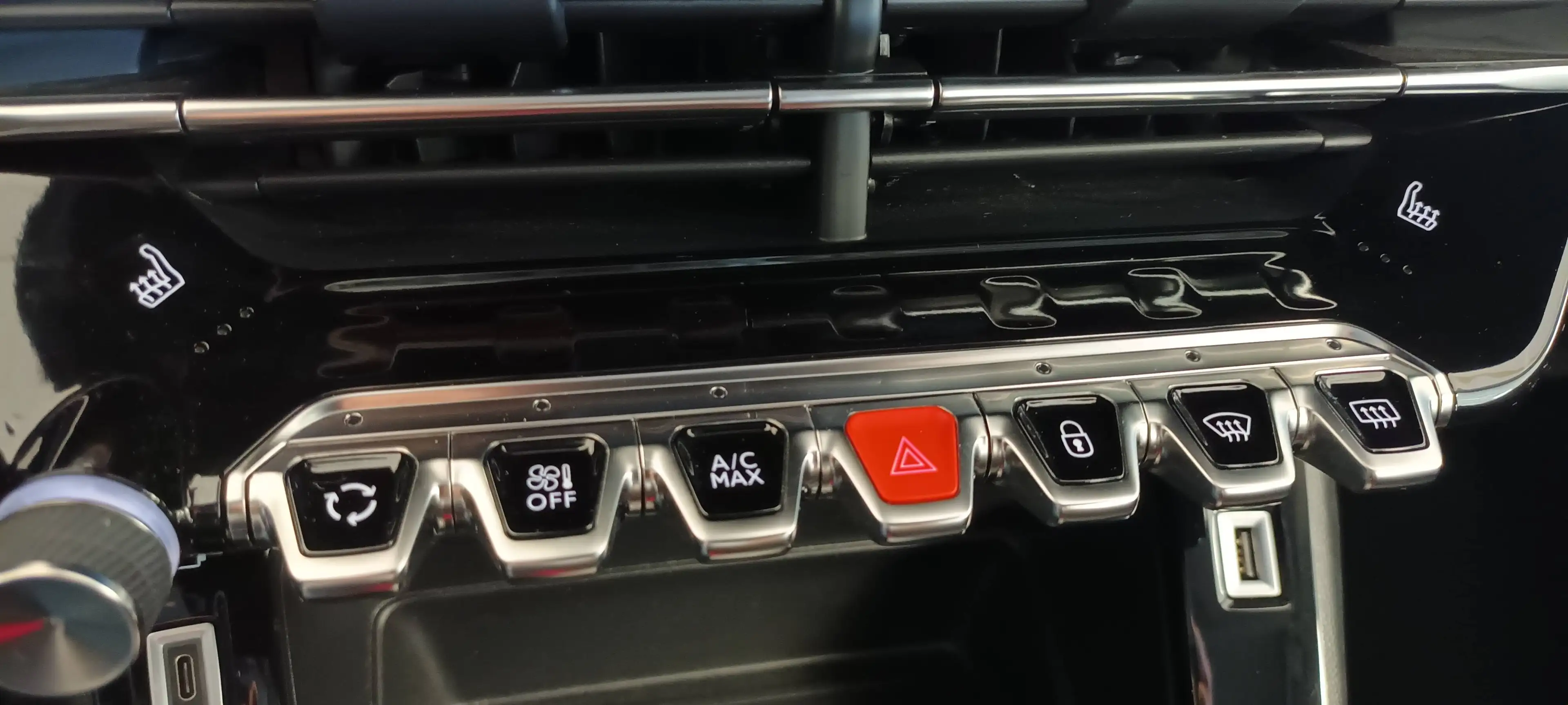 Peugeot 2008 Active Pack Elektro 136 Scheckheft gepflegt aus 1. Hand — photo 14
