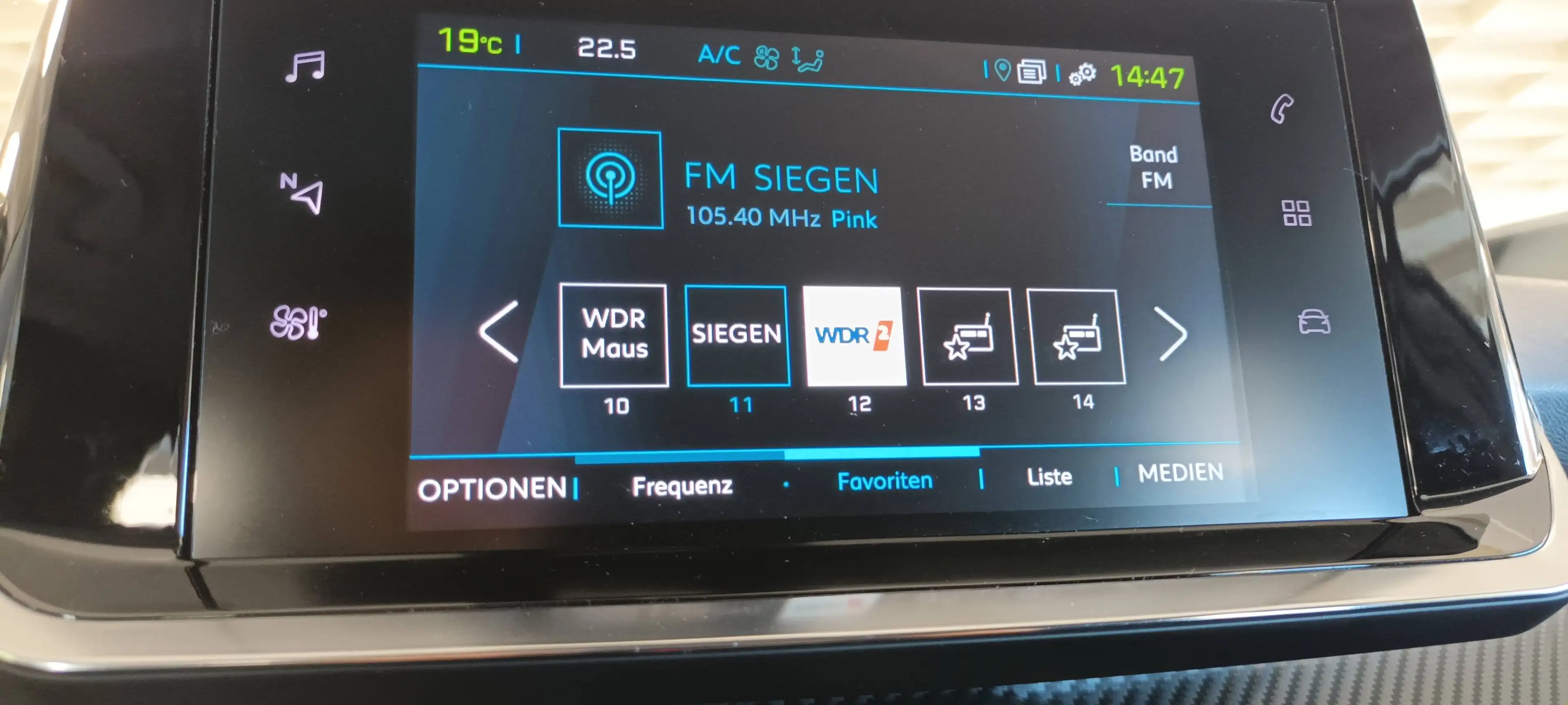 Peugeot 2008 Active Pack Elektro 136 Scheckheft gepflegt aus 1. Hand — photo 15