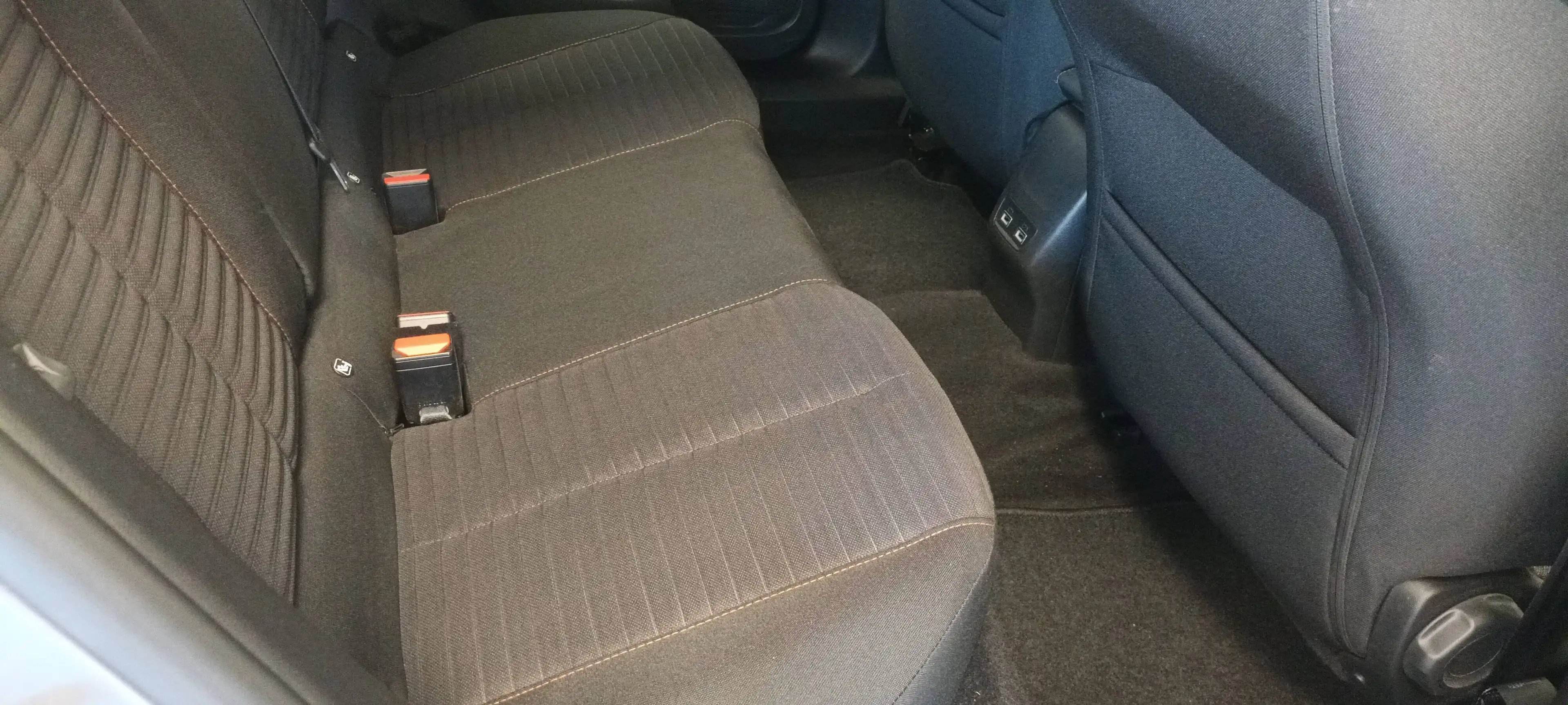 Peugeot 2008 Active Pack Elektro 136 Scheckheft gepflegt aus 1. Hand — photo 7