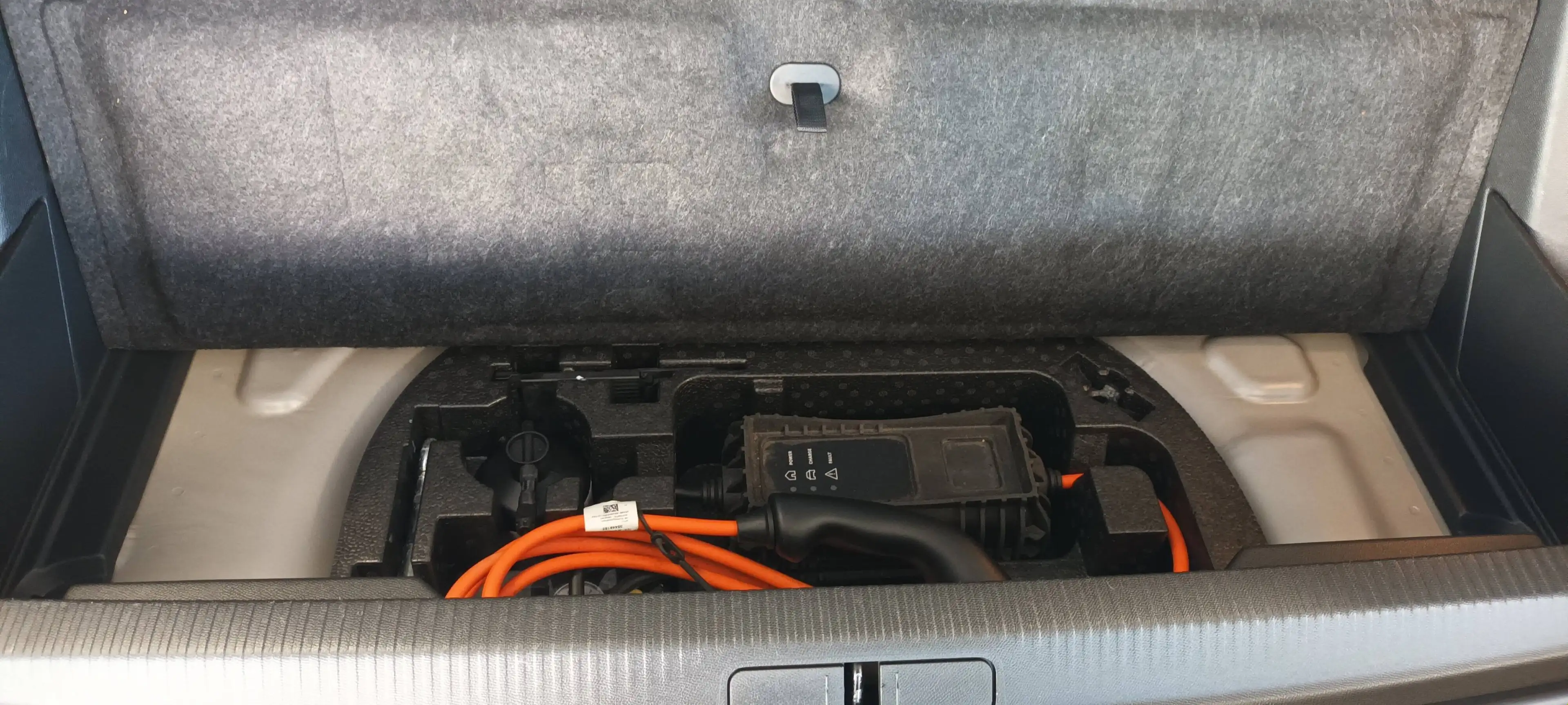Peugeot 2008 Active Pack Elektro 136 Scheckheft gepflegt aus 1. Hand — photo 9