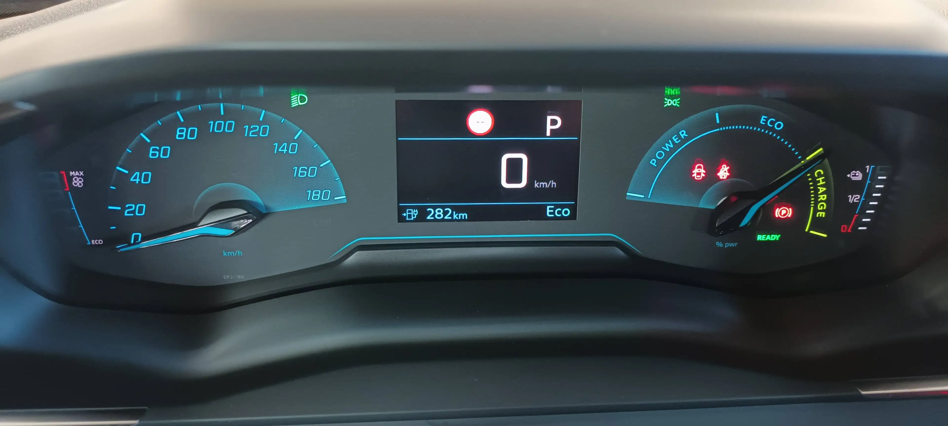 Peugeot 2008 Active Pack Elektro 136 Scheckheft gepflegt aus 1. Hand — photo 13