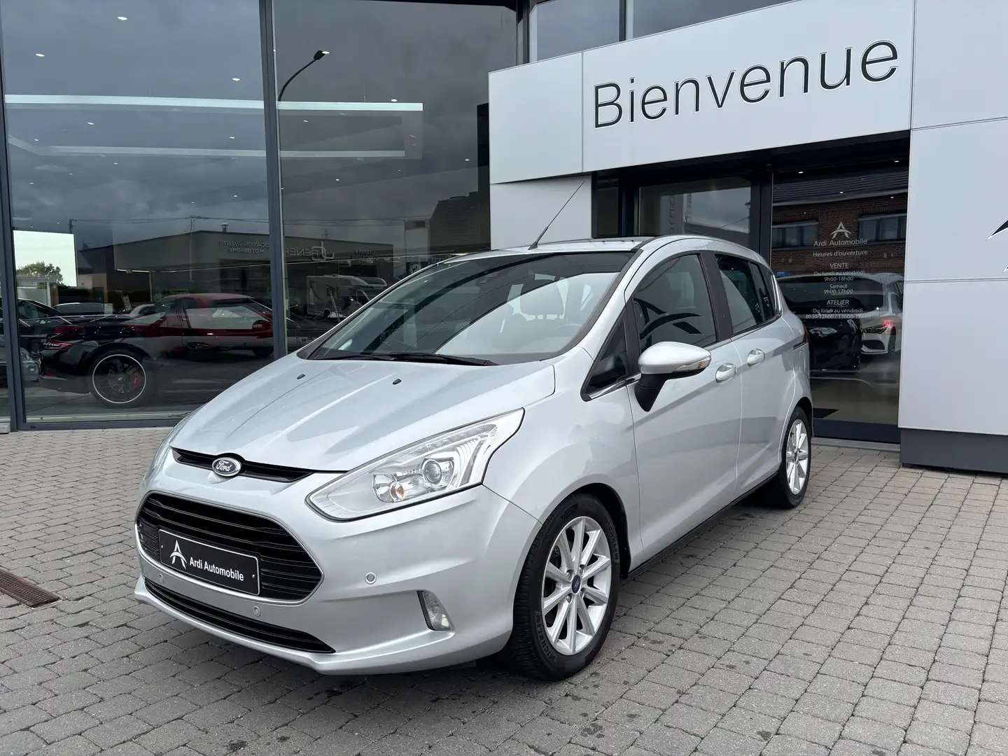 Ford B-Max 1.0i *TOIT PANO*CAPTEUR AV+AR*BLUETOOTH*GARANTIE* Grijs - 1