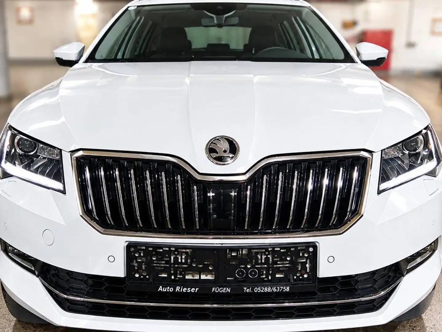 Skoda Superb Superb Kombi 2,0 TDI Style DSGStyle Weiß - 2
